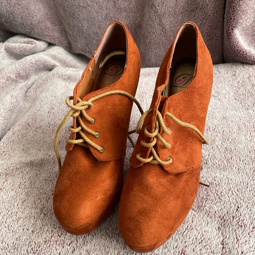 NEW W/O BOX — Women's High-Heel Lace-Up Suede Ankle Booties — Size 7